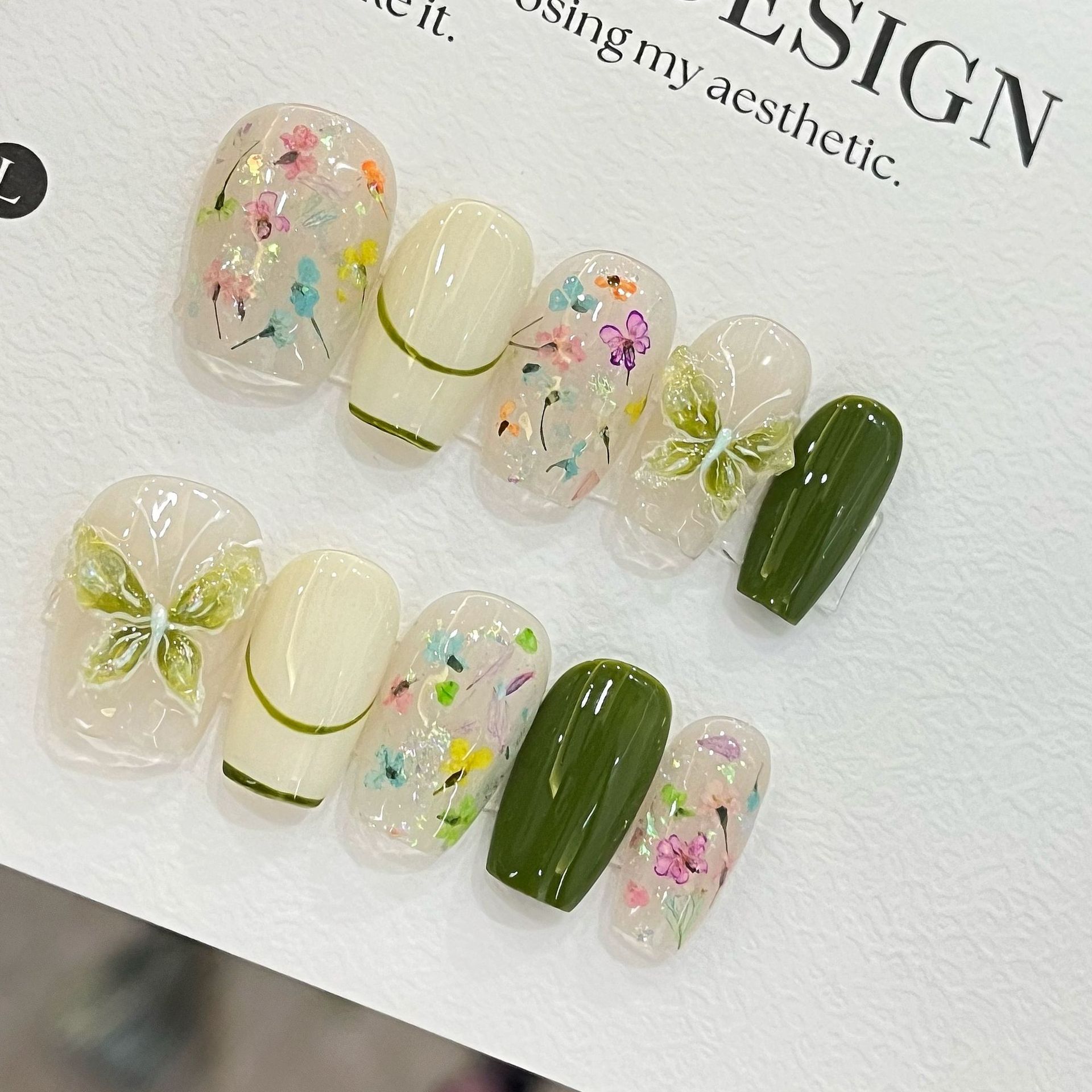 Nail Art Fake - 10 шт. накладных ногтей «Бабочка-цветок», средней